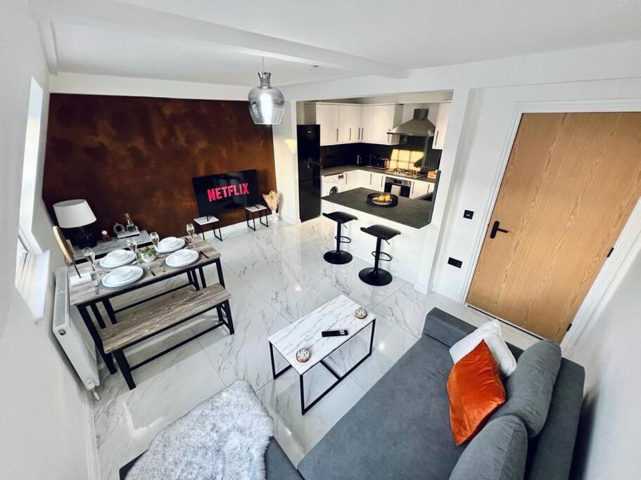 Апартаменты 2 Bed Harbourside Penthouse With Hot Tub & Stunning Roof Terrace Уэймут Экстерьер фото